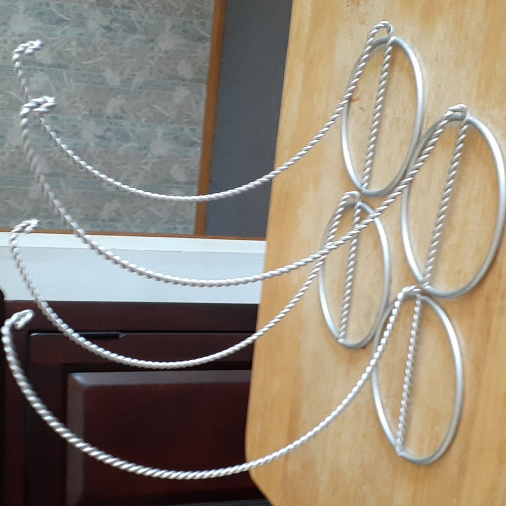 Set of 4 Silver Metal Ornament Stands B124 - Picture 3 of 9